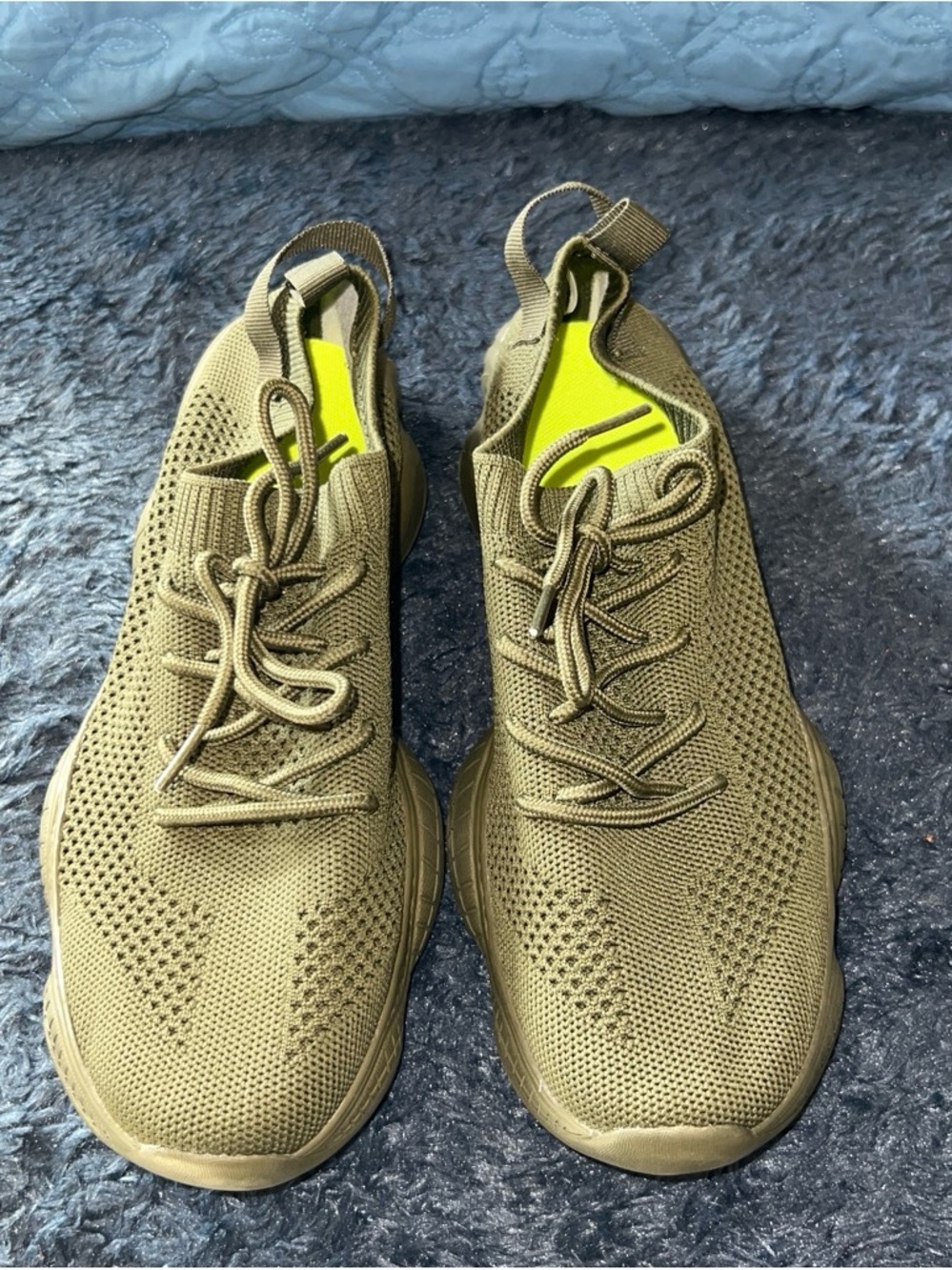 Women’s Lightweight Knit Sneaker in Olive Green
